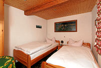Schlafzimmer im Obergeschoss - Foto zum Vergrößern bitte anklicken.